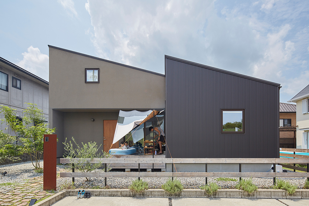 寝室が１階にある半平屋の家