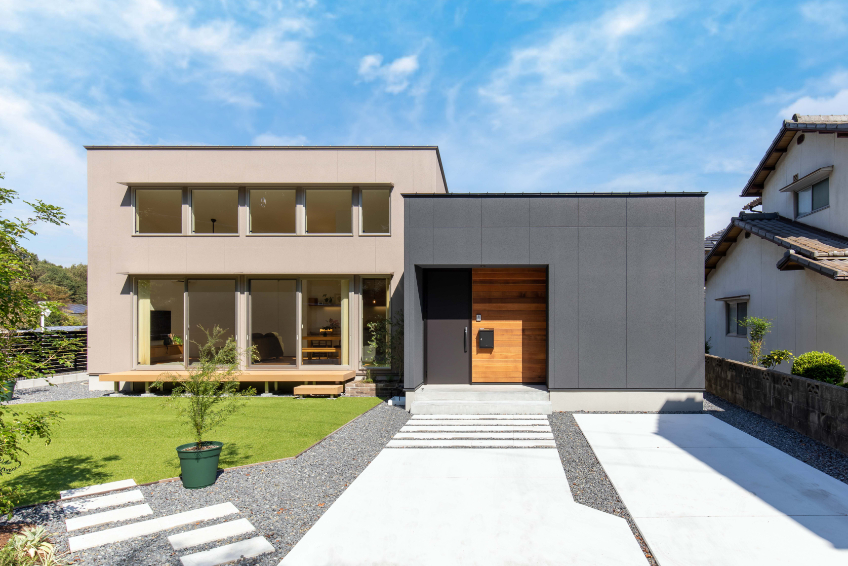 借景を愉しむ回遊動線の平屋